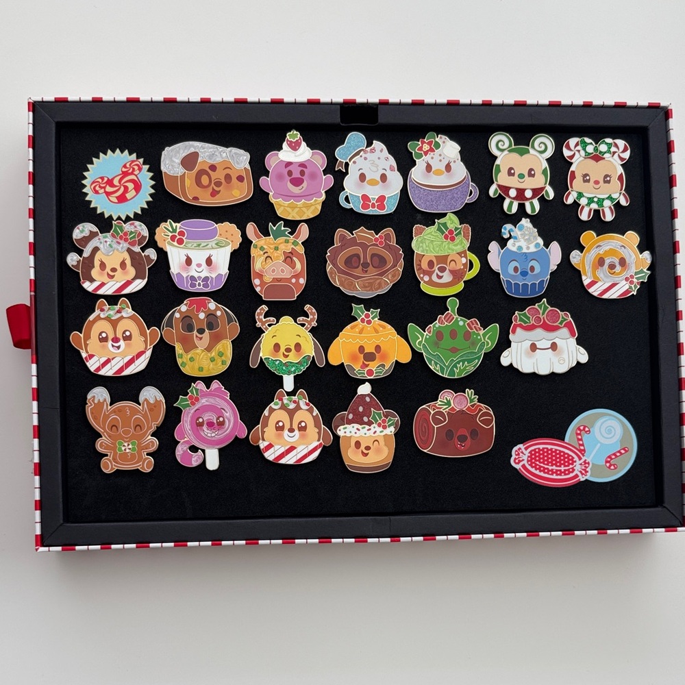 Disney Munchlings pin collection
Limited edition 2600
24 pins